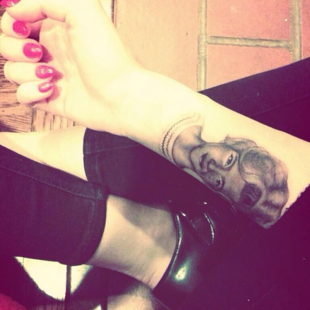 Miley-Cyrus-tattoo