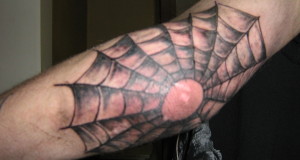 Spinnenweb tattoo